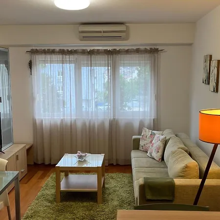 Ni I - One Bedroom With Balcony G 아파트 *
