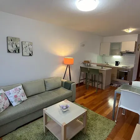 Ni I - One Bedroom With Balcony G *