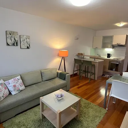 Ni I - One Bedroom With Balcony G 아파트 마카르스카