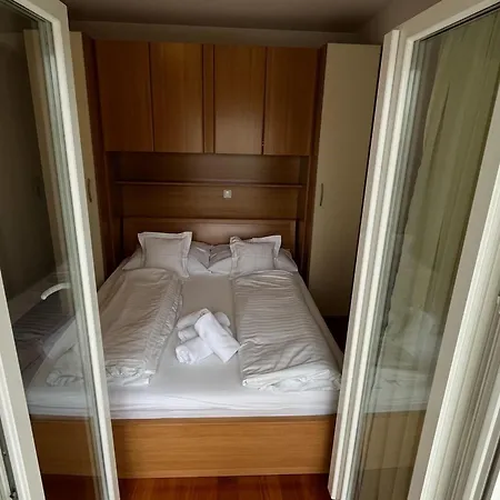 Ni I - One Bedroom With Balcony G *
