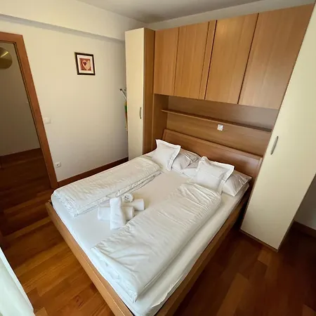 Ni I - One Bedroom With Balcony G 아파트 마카르스카