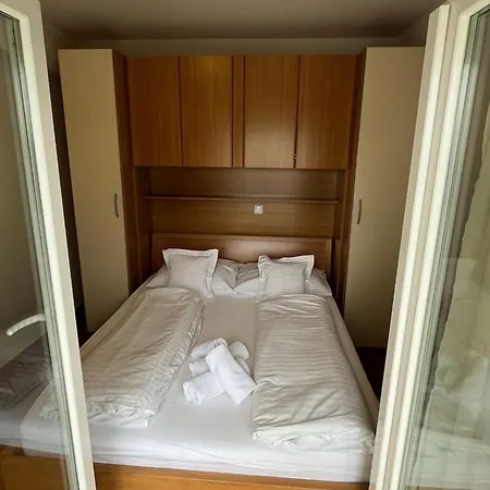 Ni I - One Bedroom With Balcony G 아파트 마카르스카